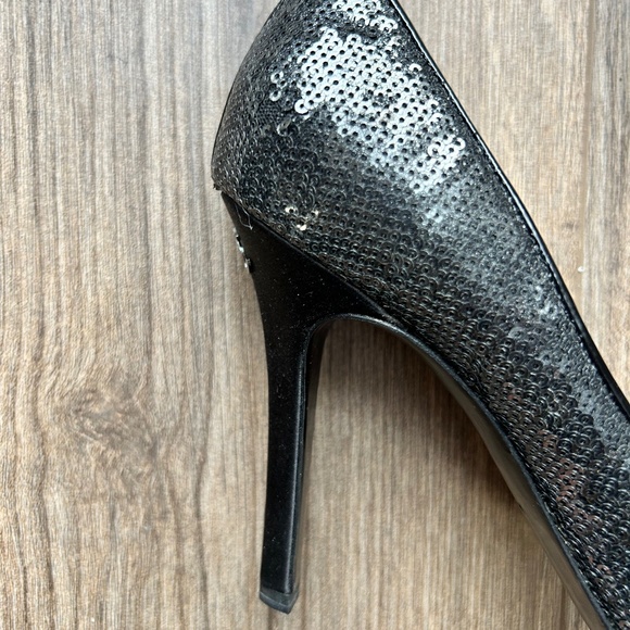 Chanel Black Sequin Sparkle CC Pumps | 38 - Picture 8 of 16